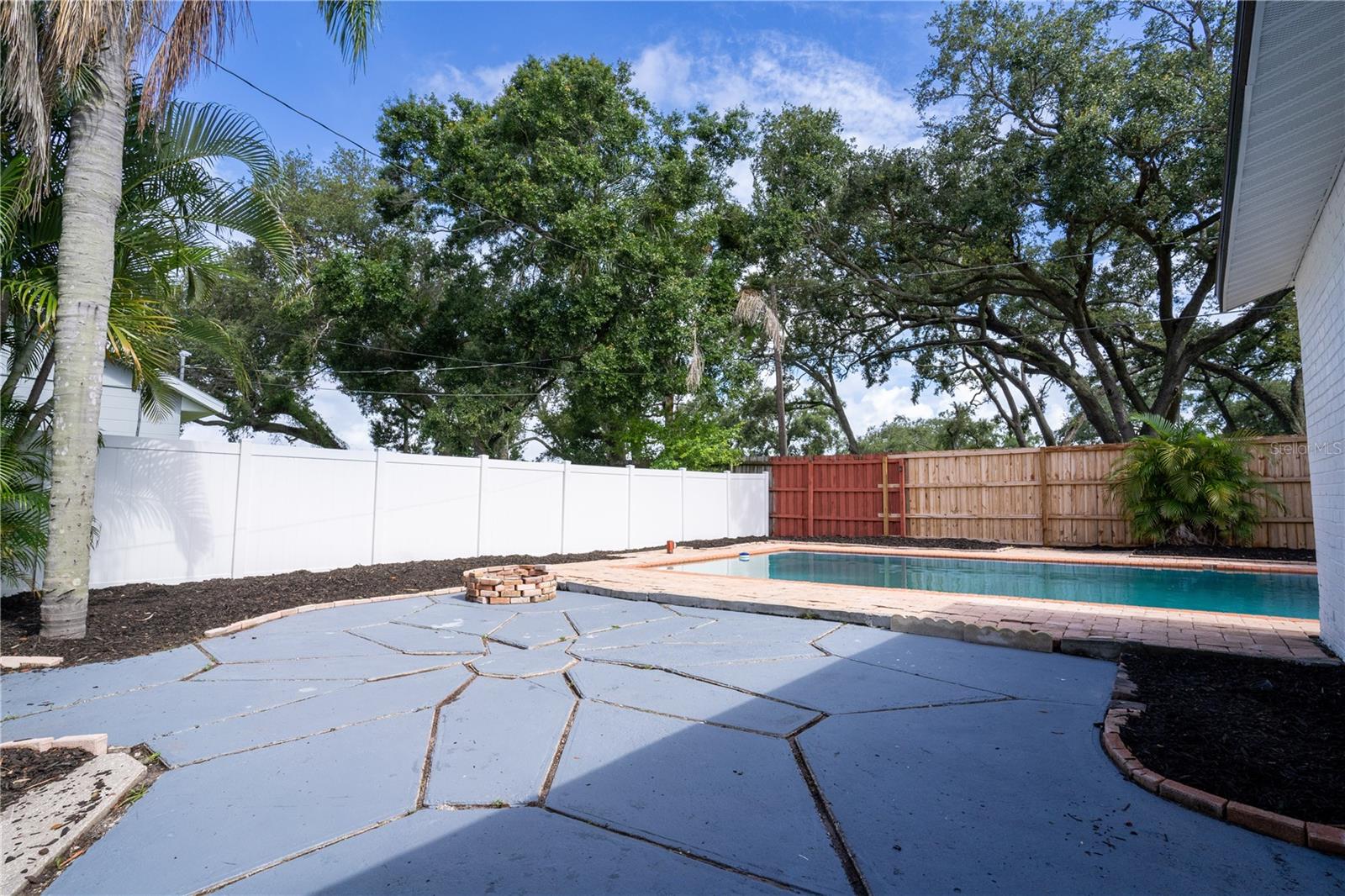 Listing photo id 24 for 6181 84th Avenue N