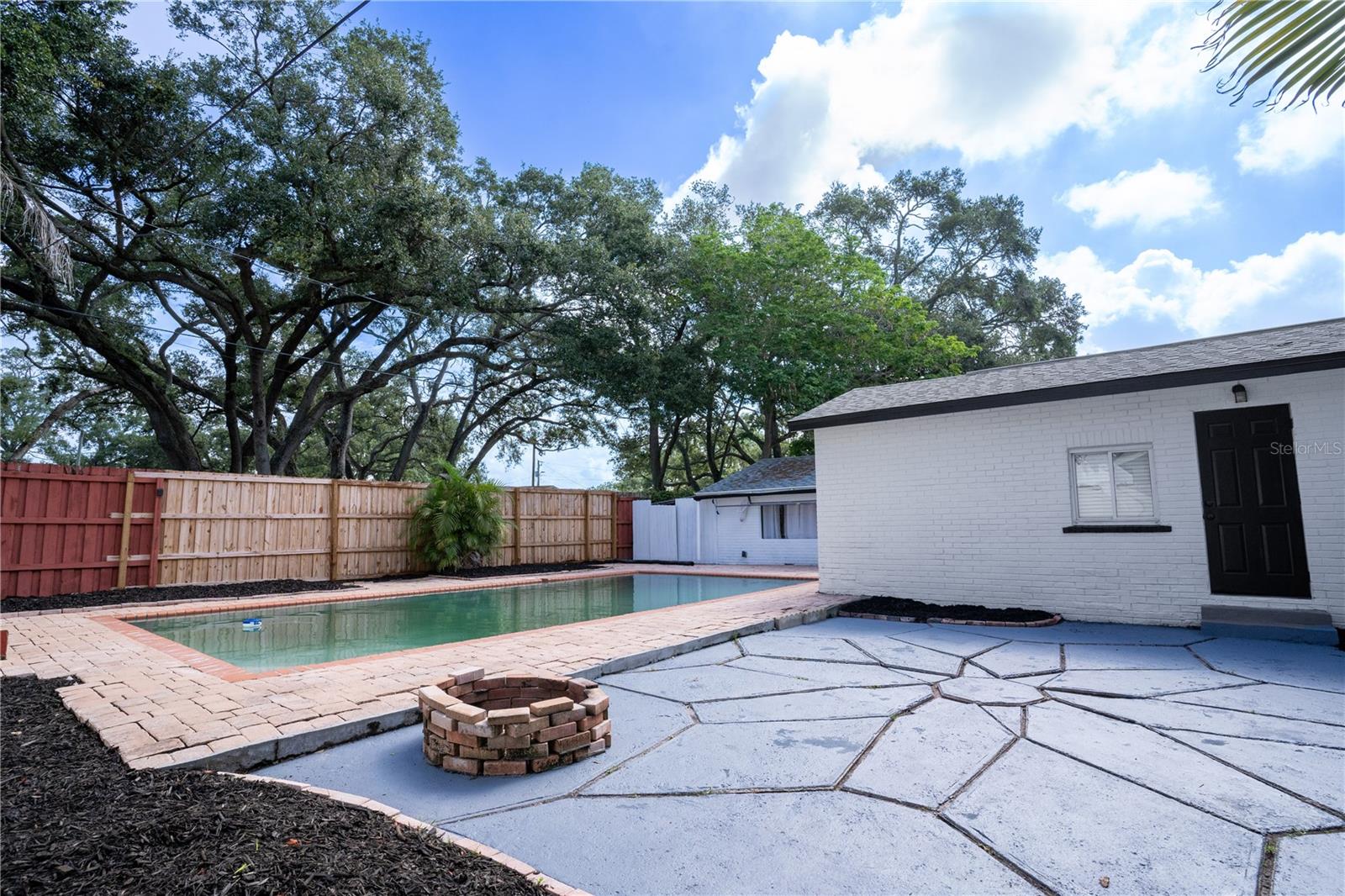 Listing photo id 25 for 6181 84th Avenue N