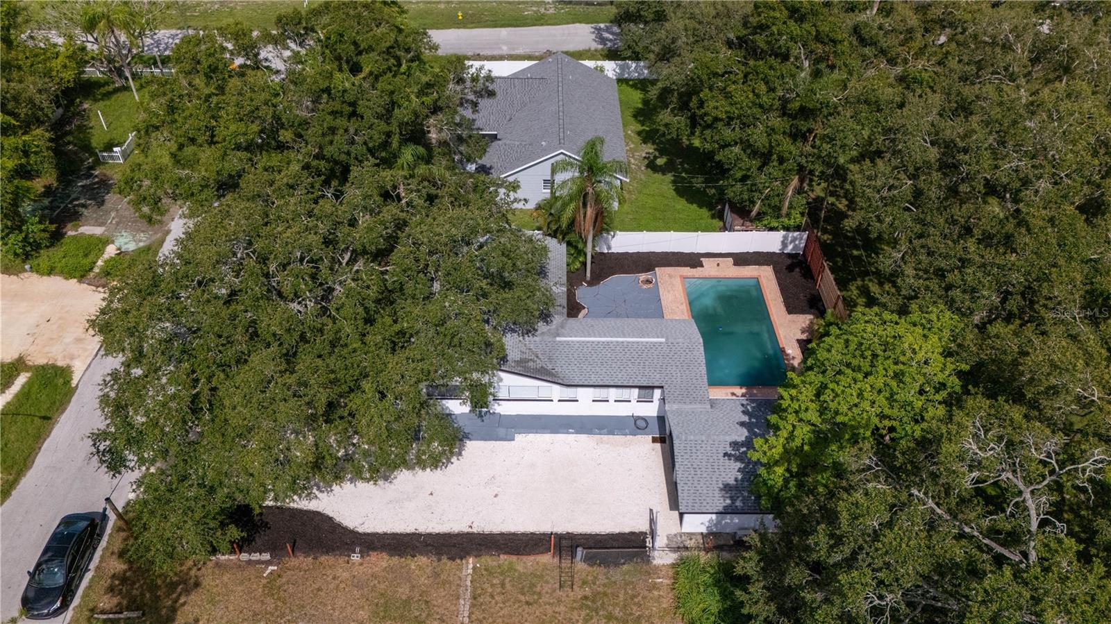 Listing photo id 29 for 6181 84th Avenue N