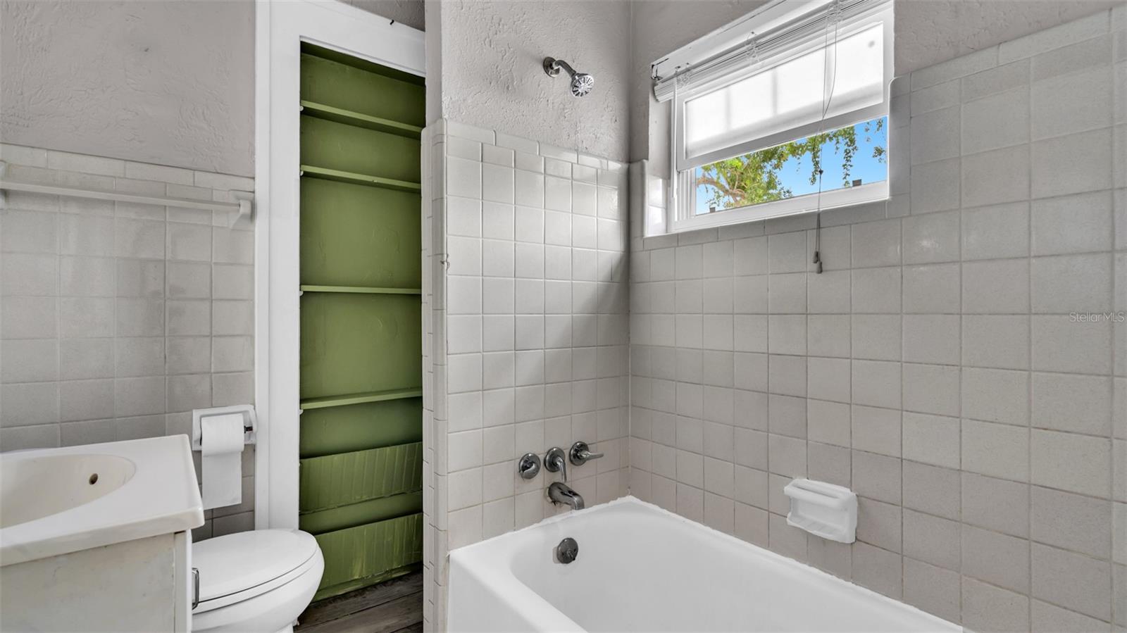 Image 19 of 27 For 2449 Burlington Avenue N 3
