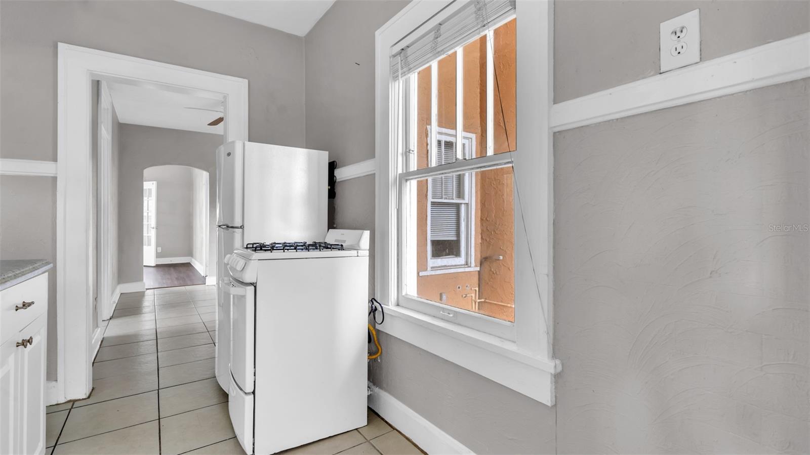 Image 22 of 27 For 2449 Burlington Avenue N 3