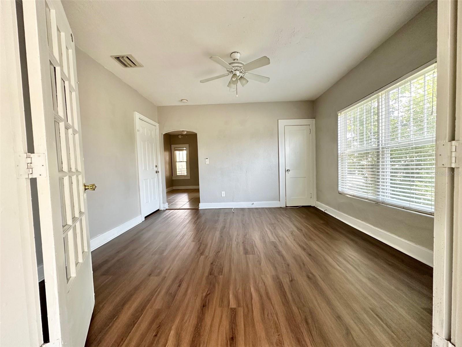 Image 6 of 27 For 2449 Burlington Avenue N 3