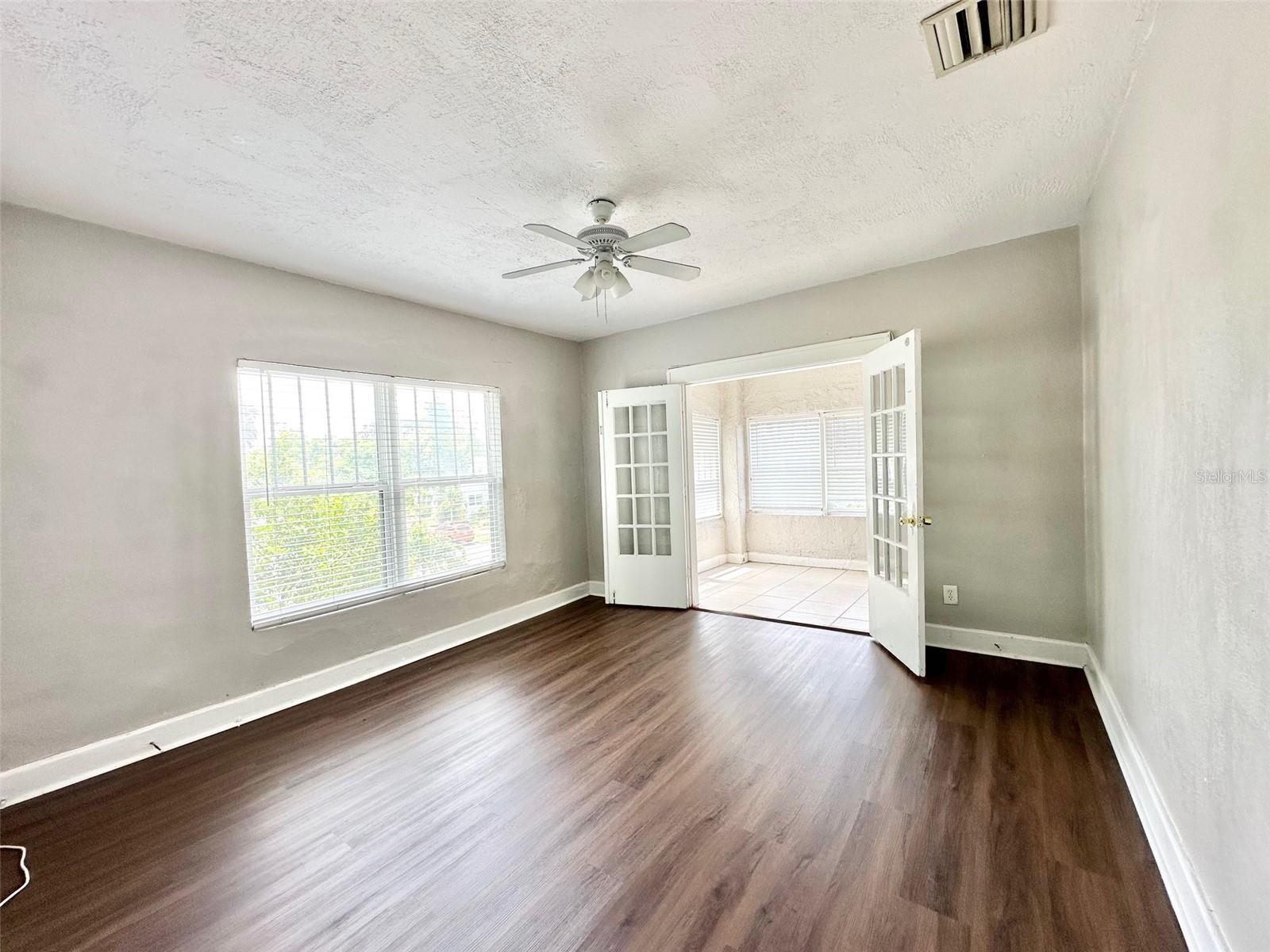 Image 7 of 27 For 2449 Burlington Avenue N 3