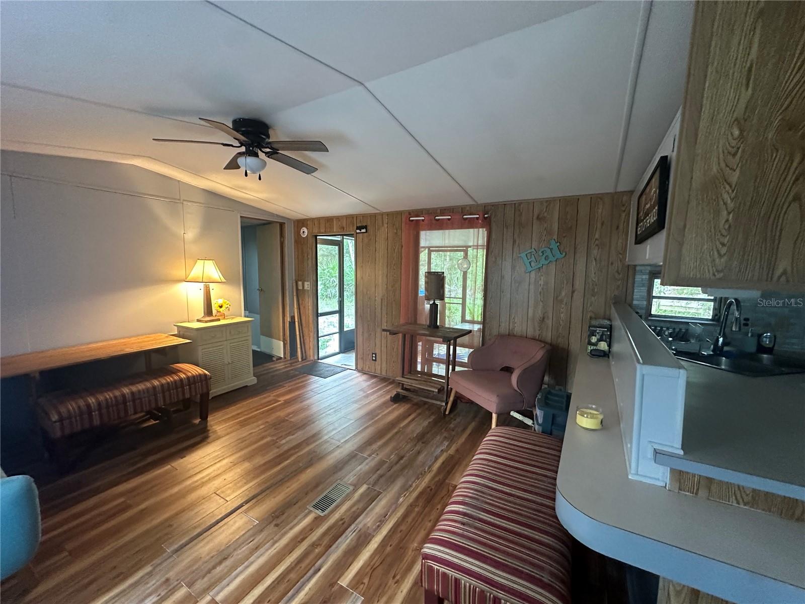 Listing photo id 1 for 14347 Old Hunter Road