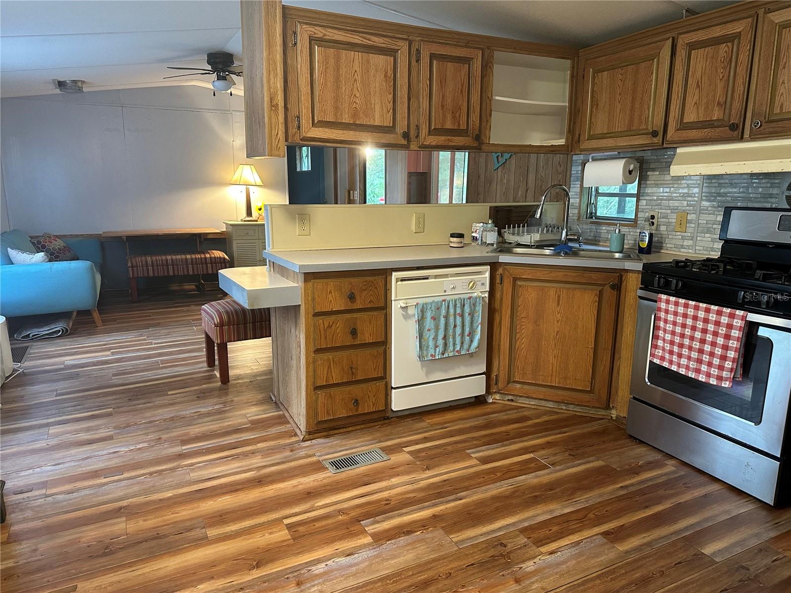Listing photo id 3 for 14347 Old Hunter Road