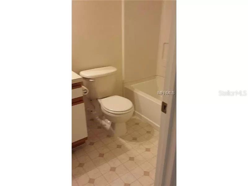 Image 10 of 20 For 8426 Edgewater Place Boulevard