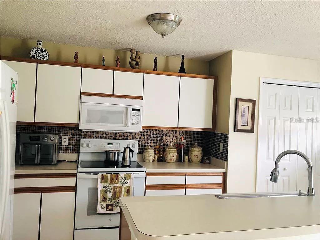 Image 11 of 20 For 8426 Edgewater Place Boulevard