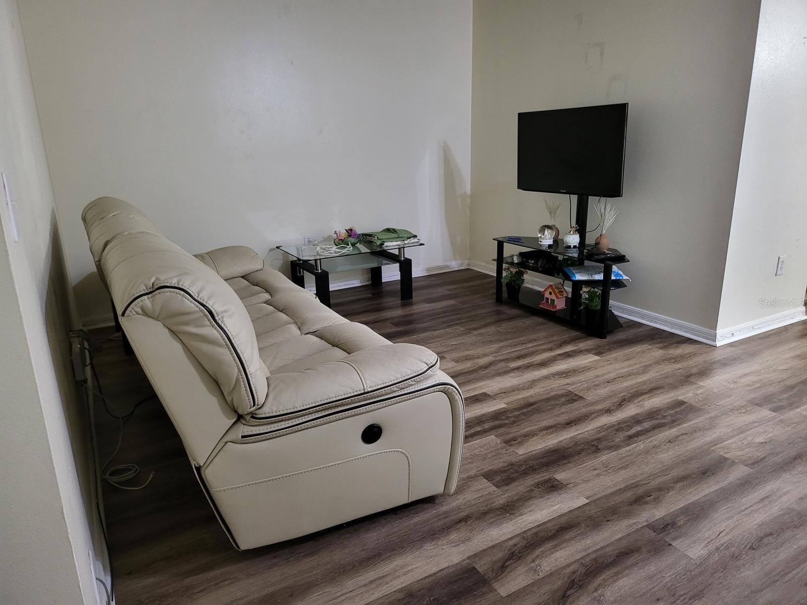 Image 18 of 20 For 8426 Edgewater Place Boulevard