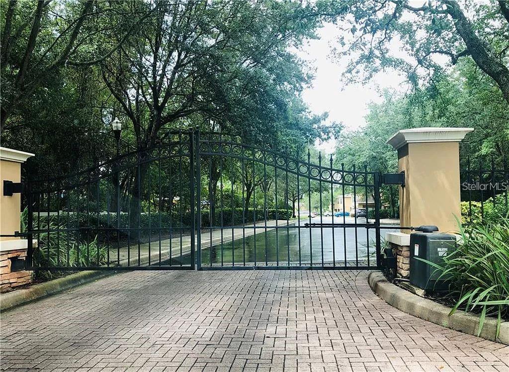 Image 5 of 20 For 8426 Edgewater Place Boulevard