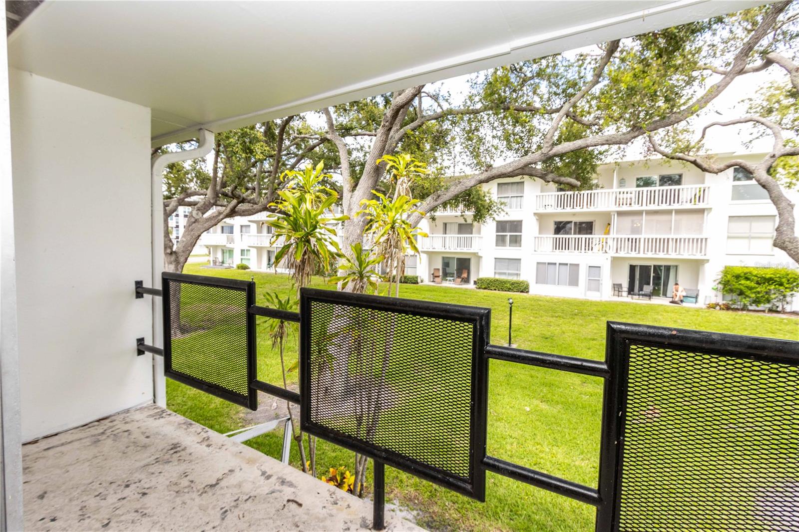 Image 12 of 65 For 2950 West Bay Drive B5