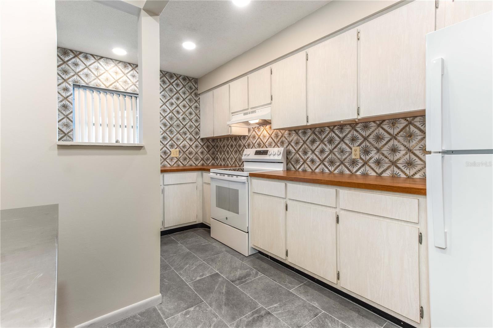 Image 19 of 65 For 2950 West Bay Drive B5