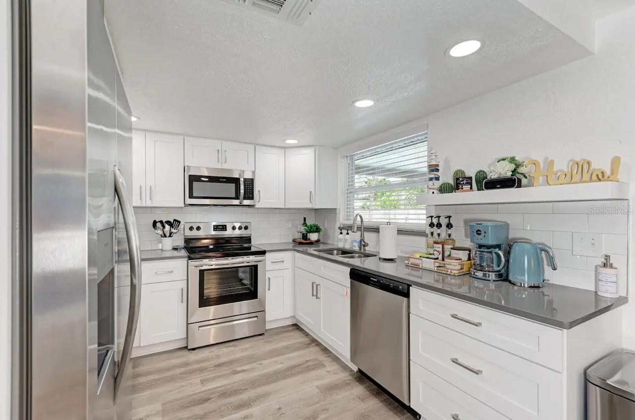 Image 6 of 30 For 12037 104th Avenue