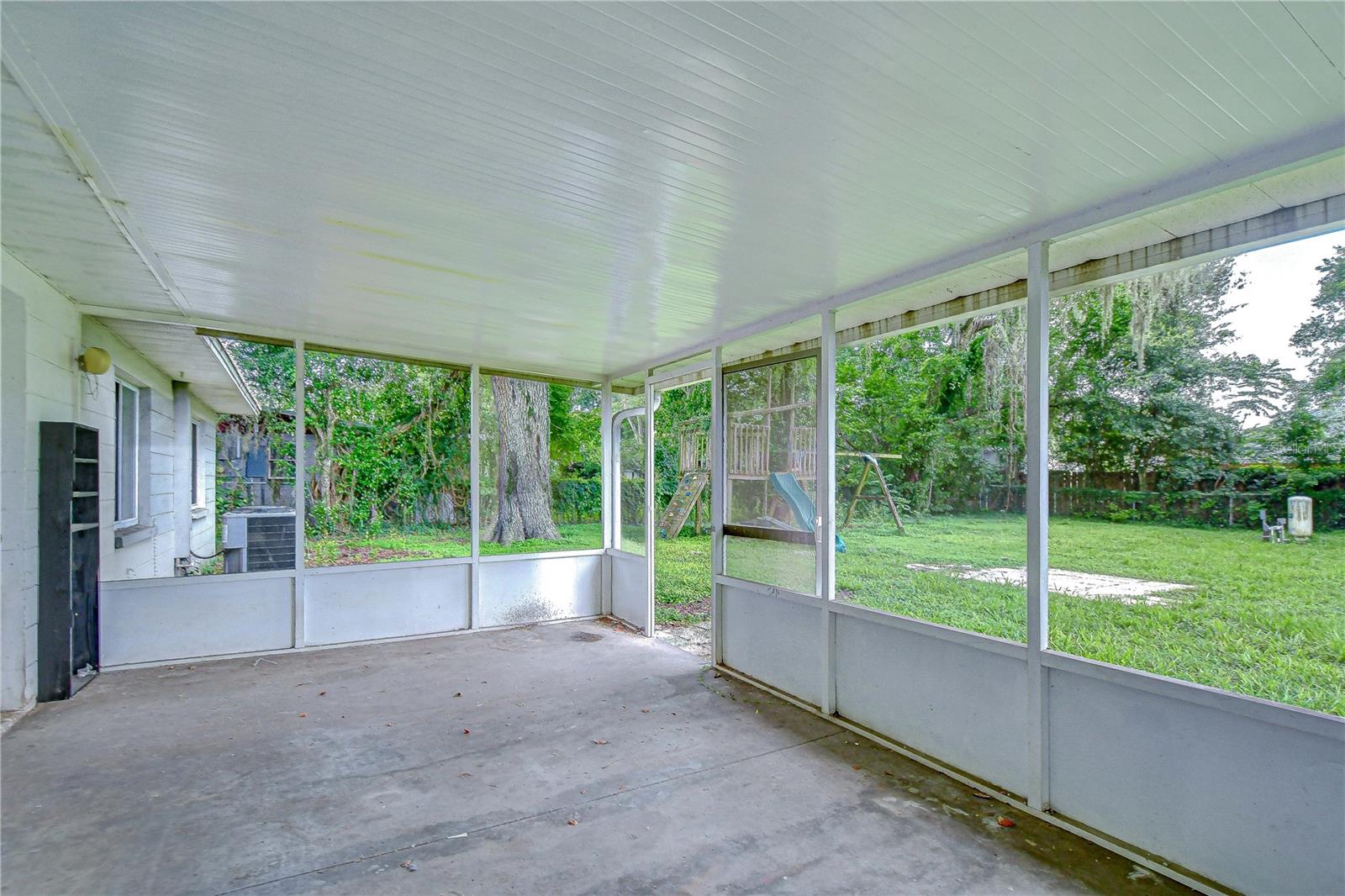 Image 31 of 47 For 37740 Waverly Avenue
