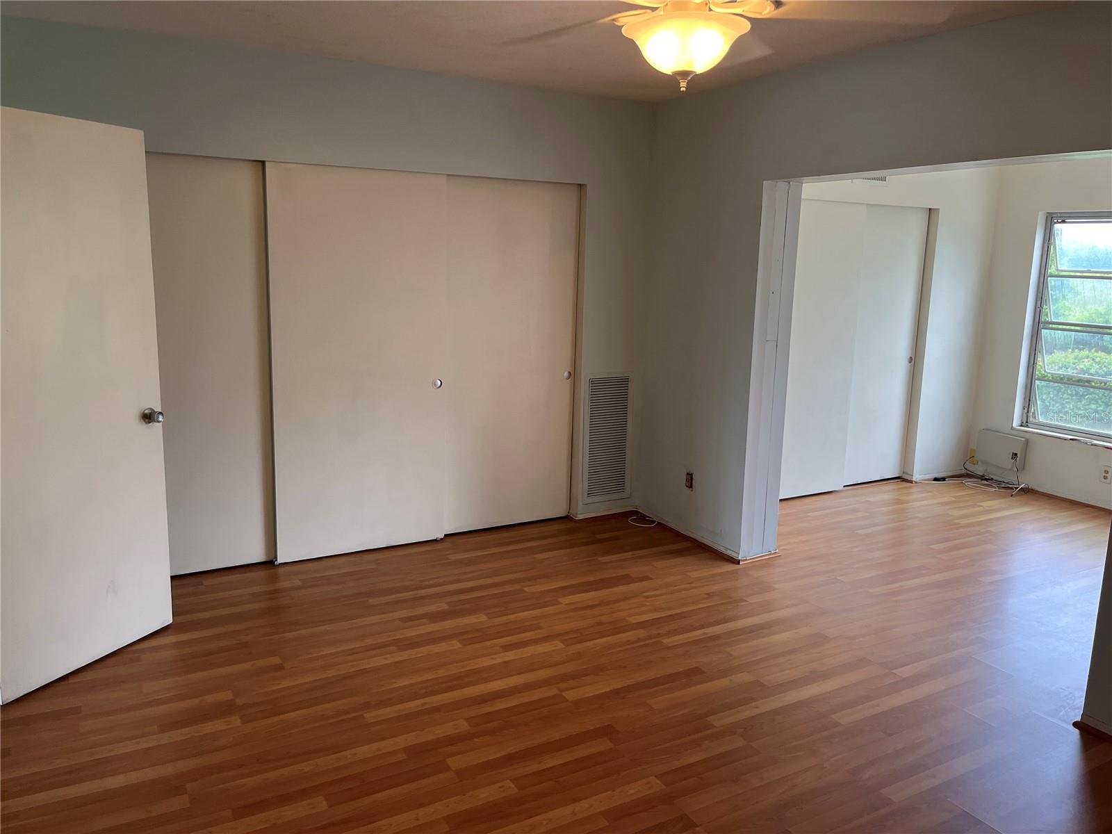 Image 16 of 43 For 2459 Columbia Drive 37
