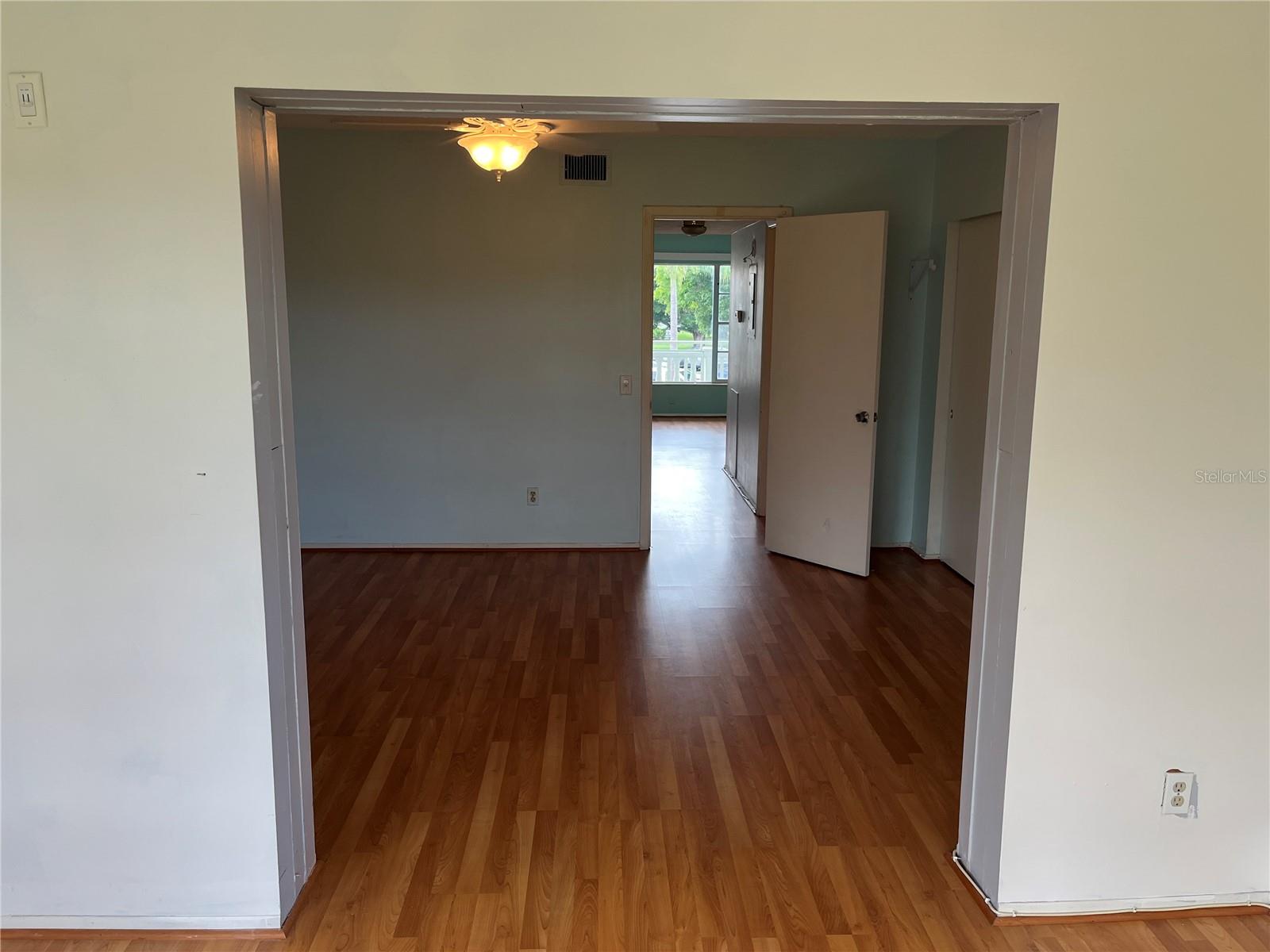 Image 19 of 43 For 2459 Columbia Drive 37