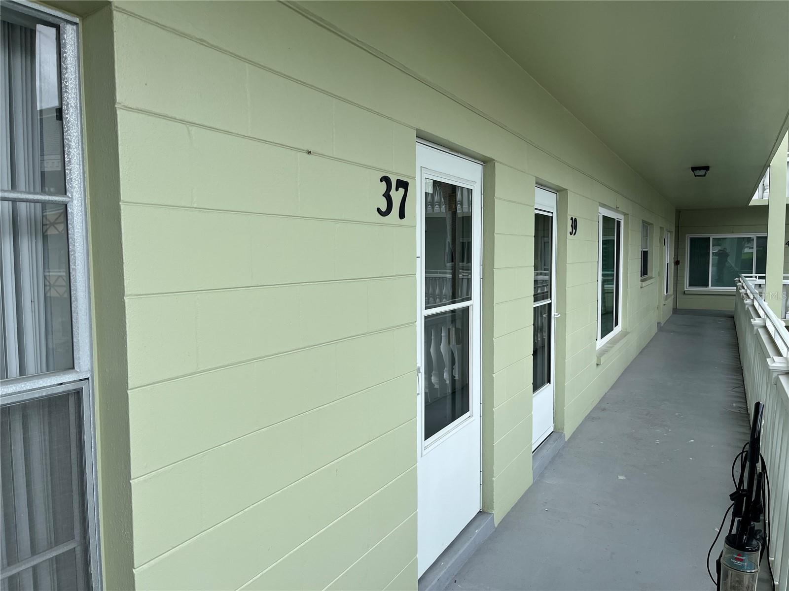 Image 4 of 43 For 2459 Columbia Drive 37