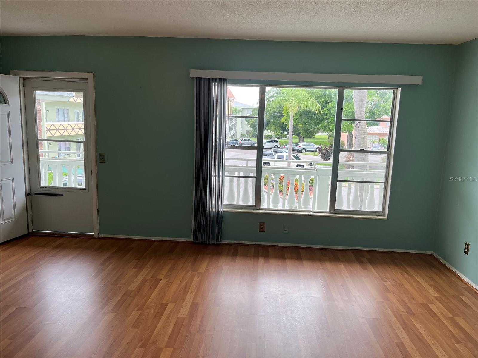 Image 6 of 43 For 2459 Columbia Drive 37