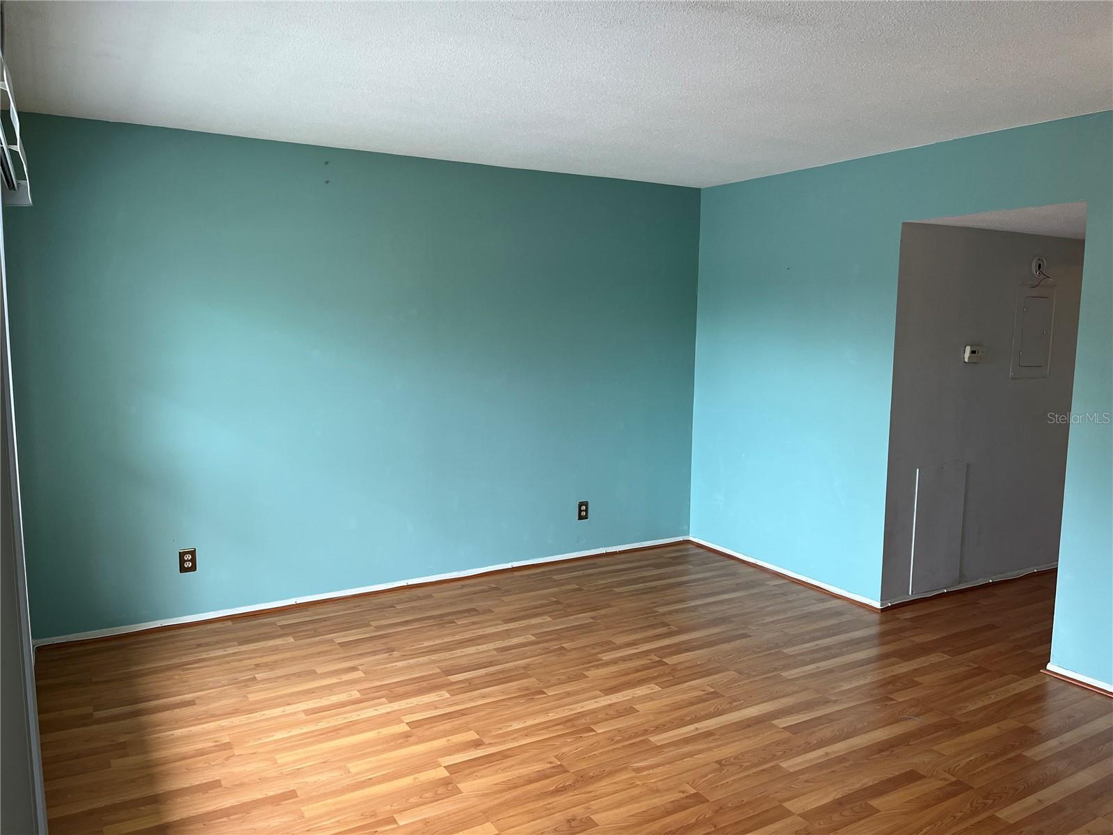 Image 7 of 43 For 2459 Columbia Drive 37