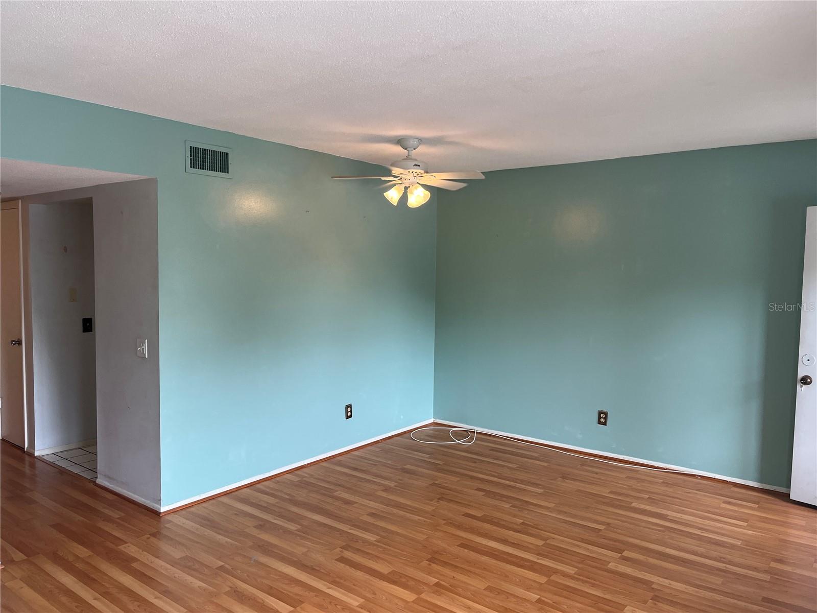 Image 8 of 43 For 2459 Columbia Drive 37