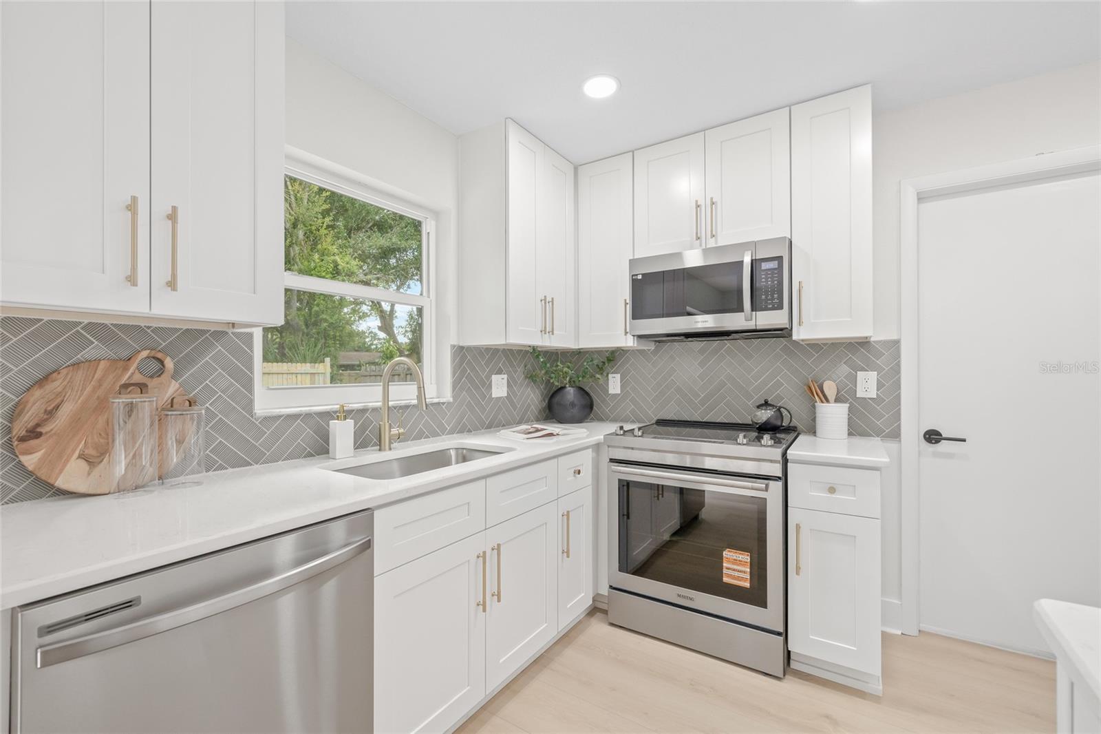 Image 9 of 34 For 8832 90th Way