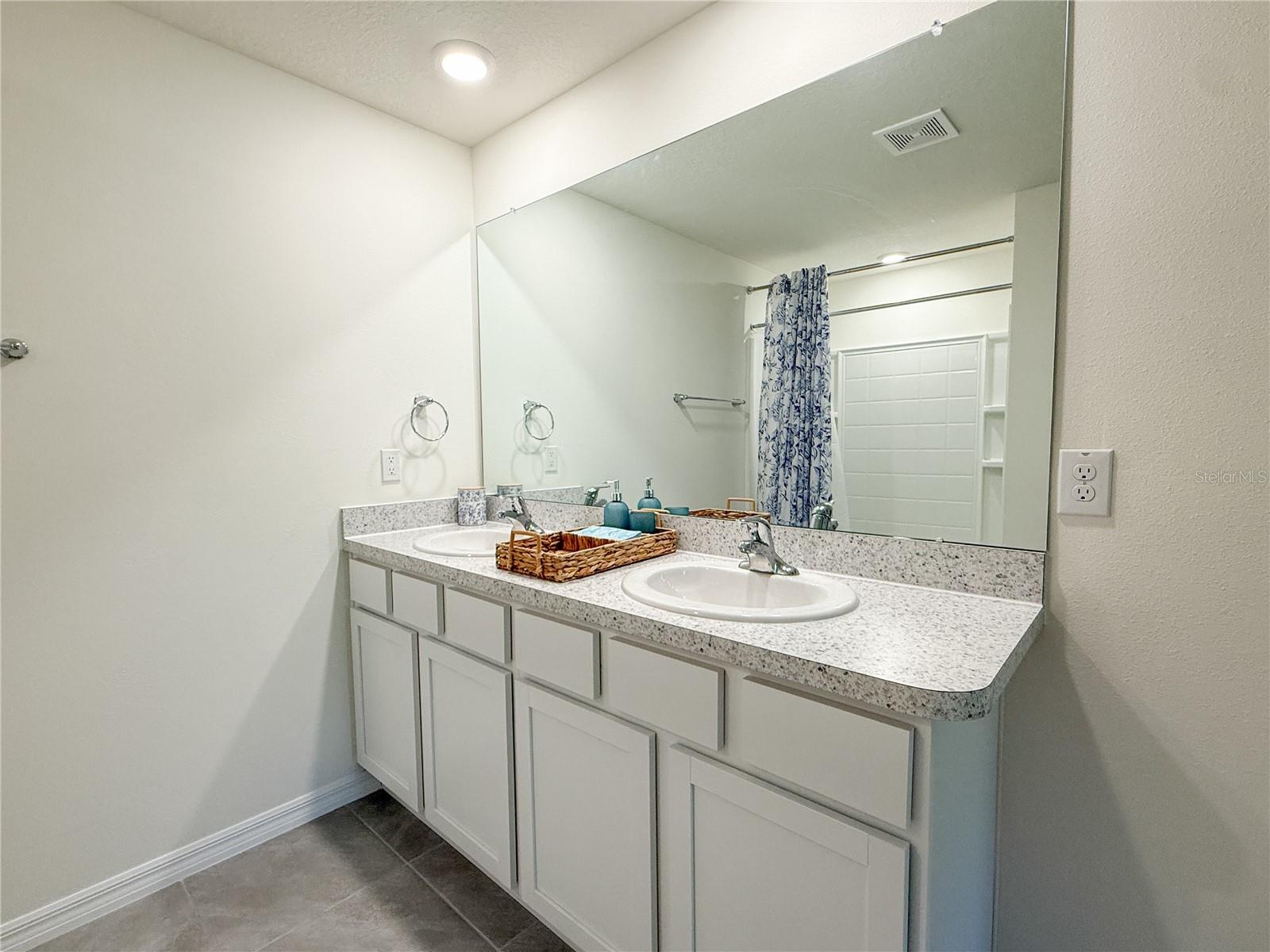 Image 25 of 51 For 13374 Mylion Way