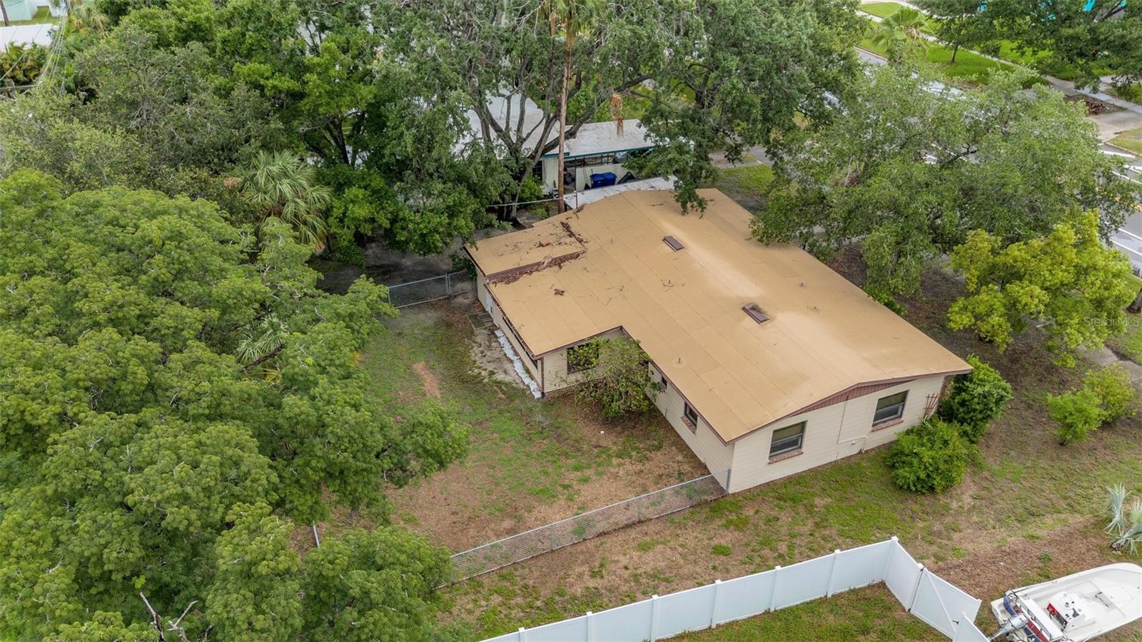 Image 8 of 27 For 620 Davis Boulevard