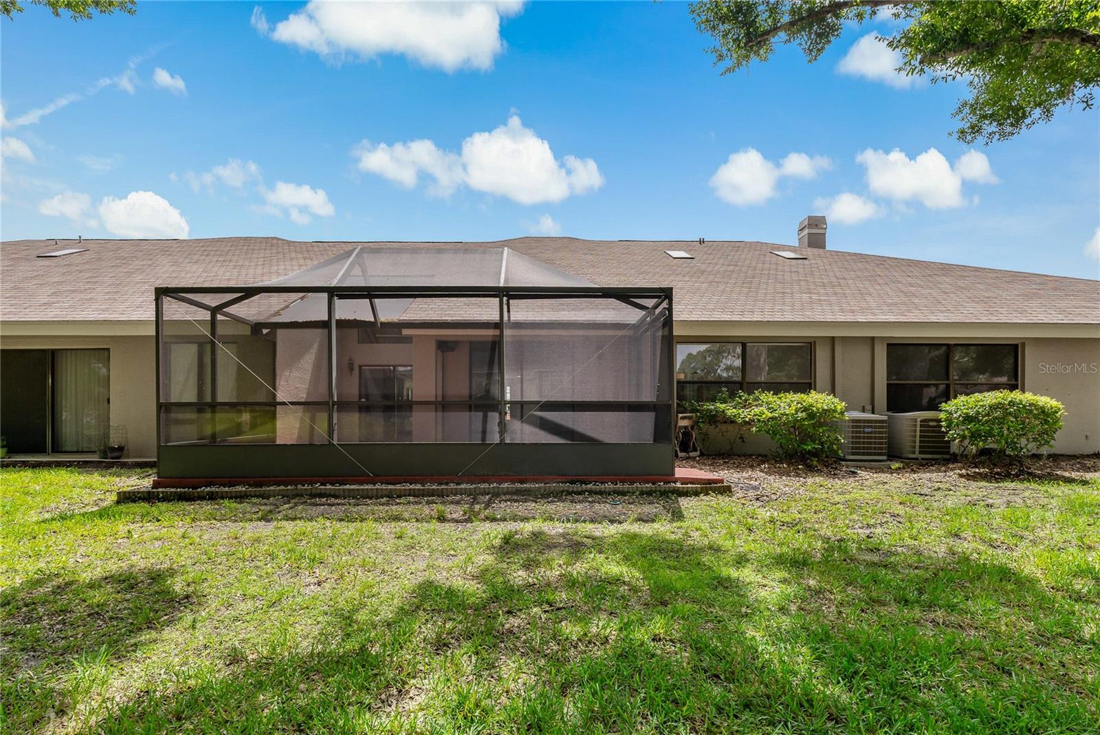 Listing photo id 3 for 16160 Craigend Place