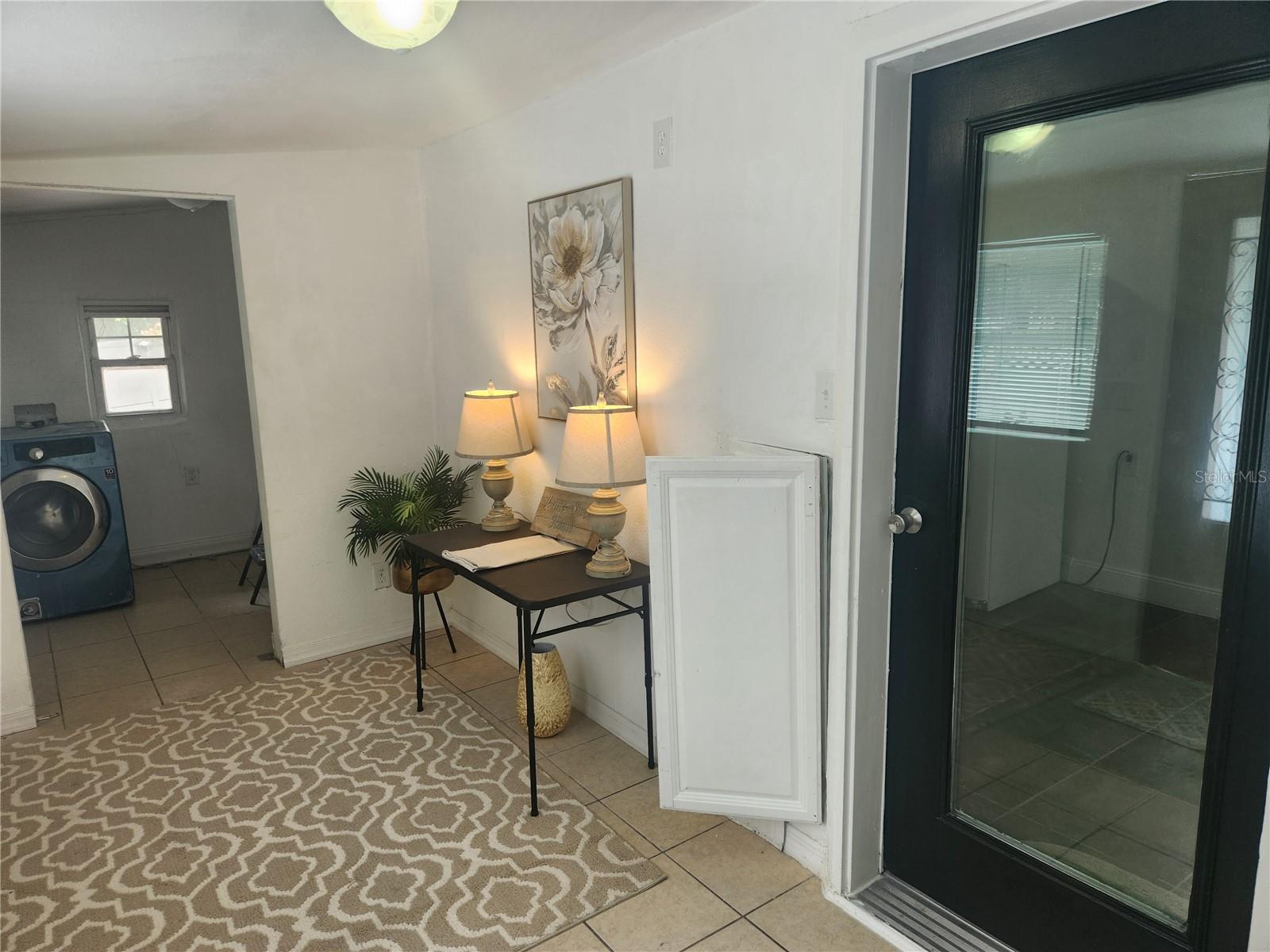 Listing photo id 13 for 1104 Alsobrook Street