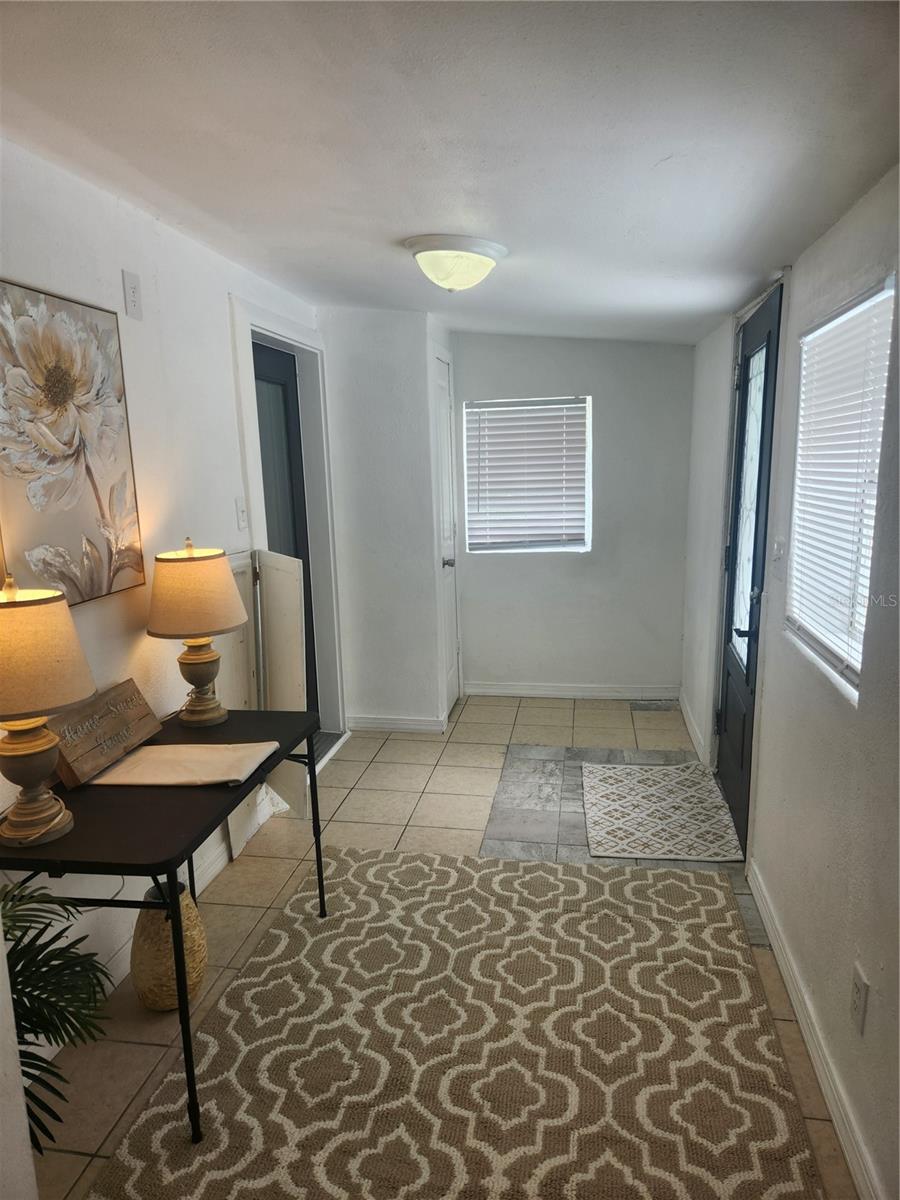 Listing photo id 15 for 1104 Alsobrook Street
