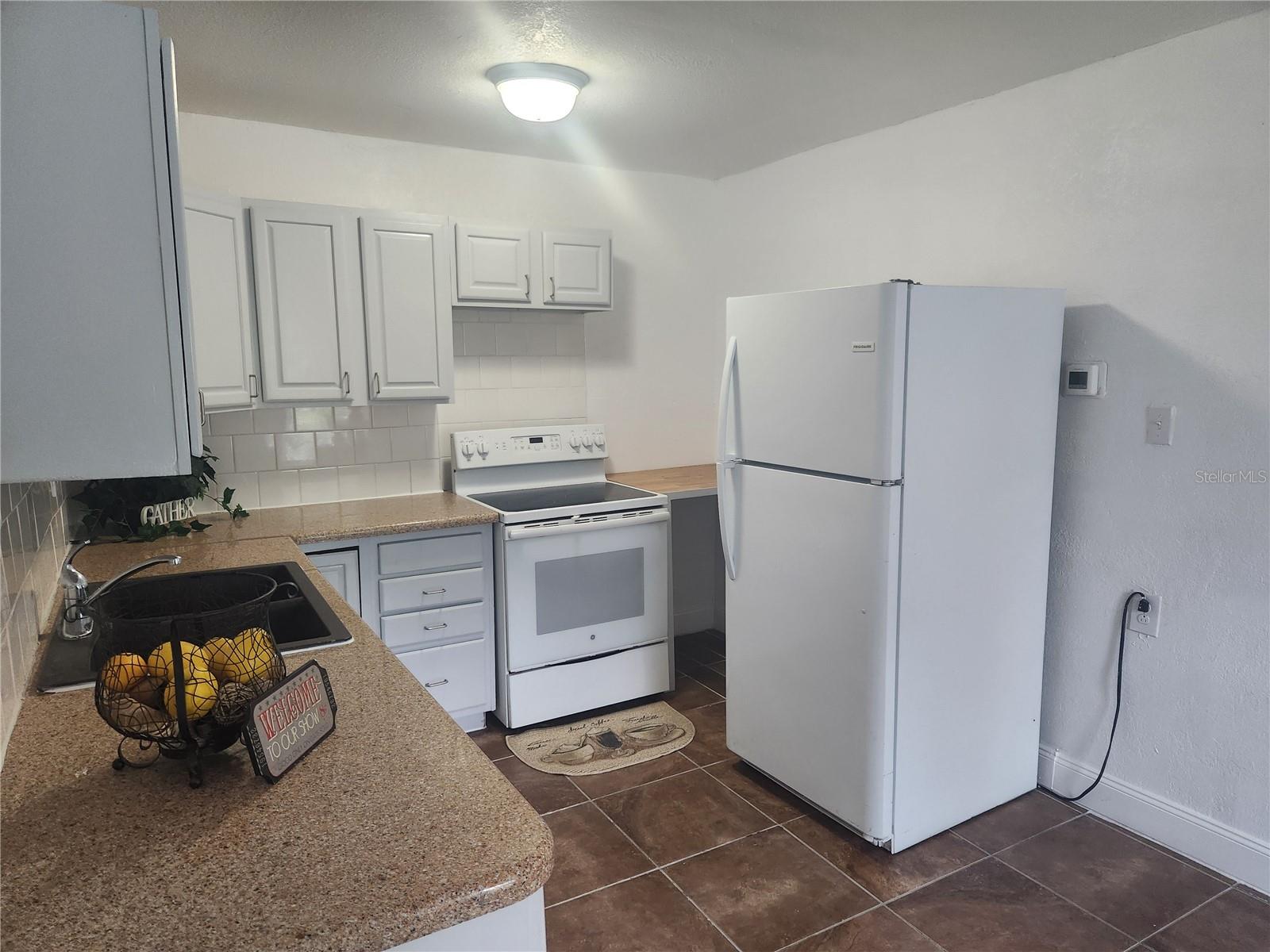 Listing photo id 17 for 1104 Alsobrook Street