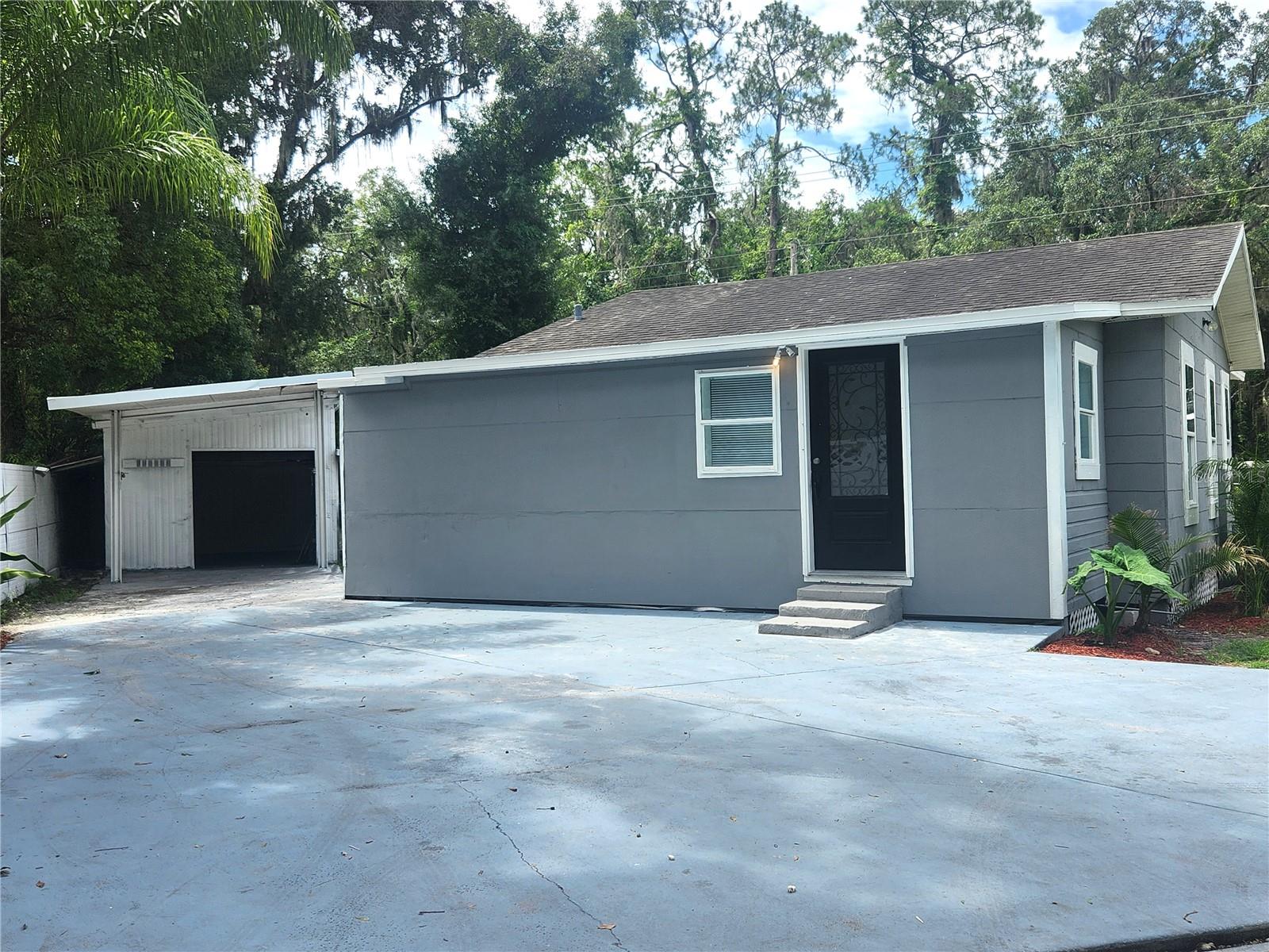 Listing photo id 0 for 1104 Alsobrook Street