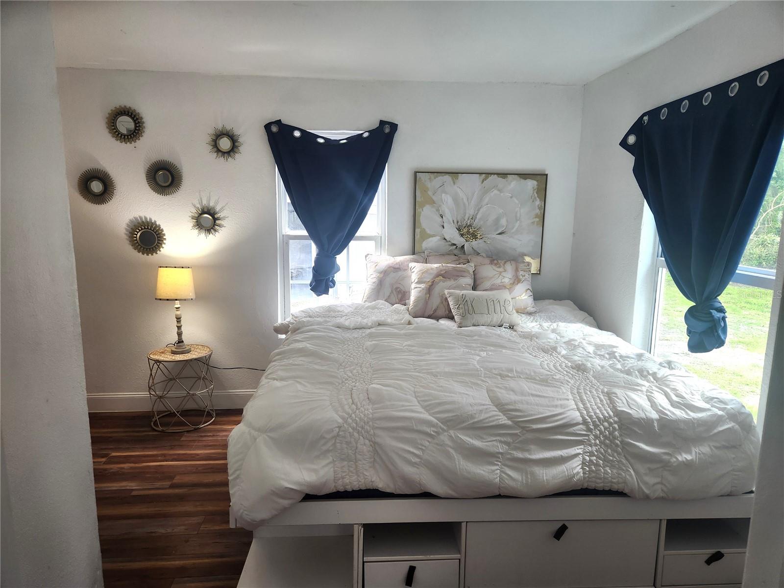 Listing photo id 6 for 1104 Alsobrook Street