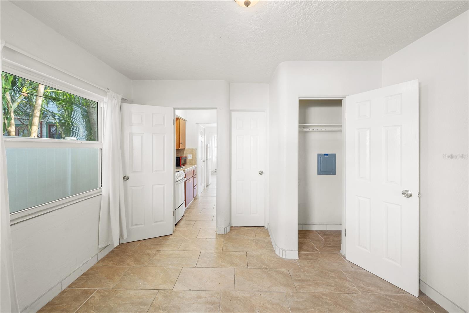 Image 3 of 7 For 901 Third Street N 7