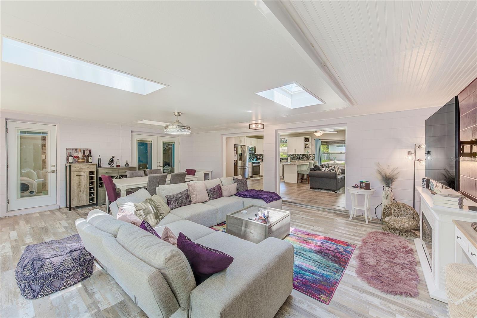 Image 15 of 41 For 9954 54th Avenue N