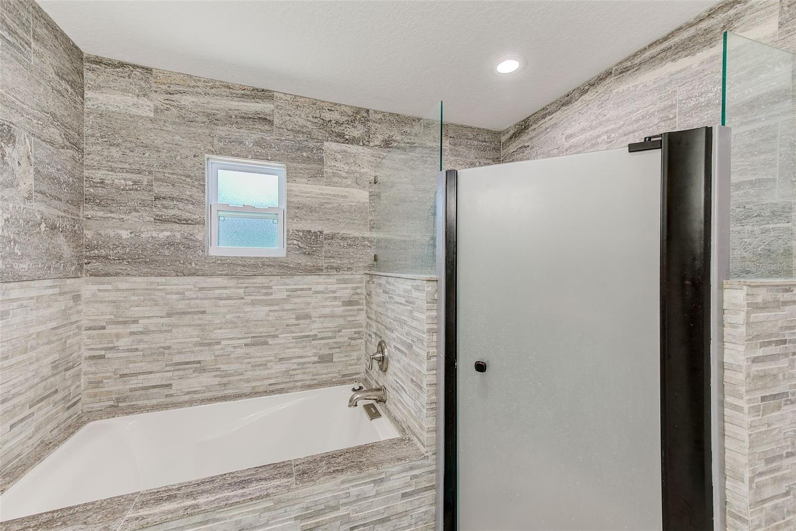 Image 21 of 41 For 9954 54th Avenue N
