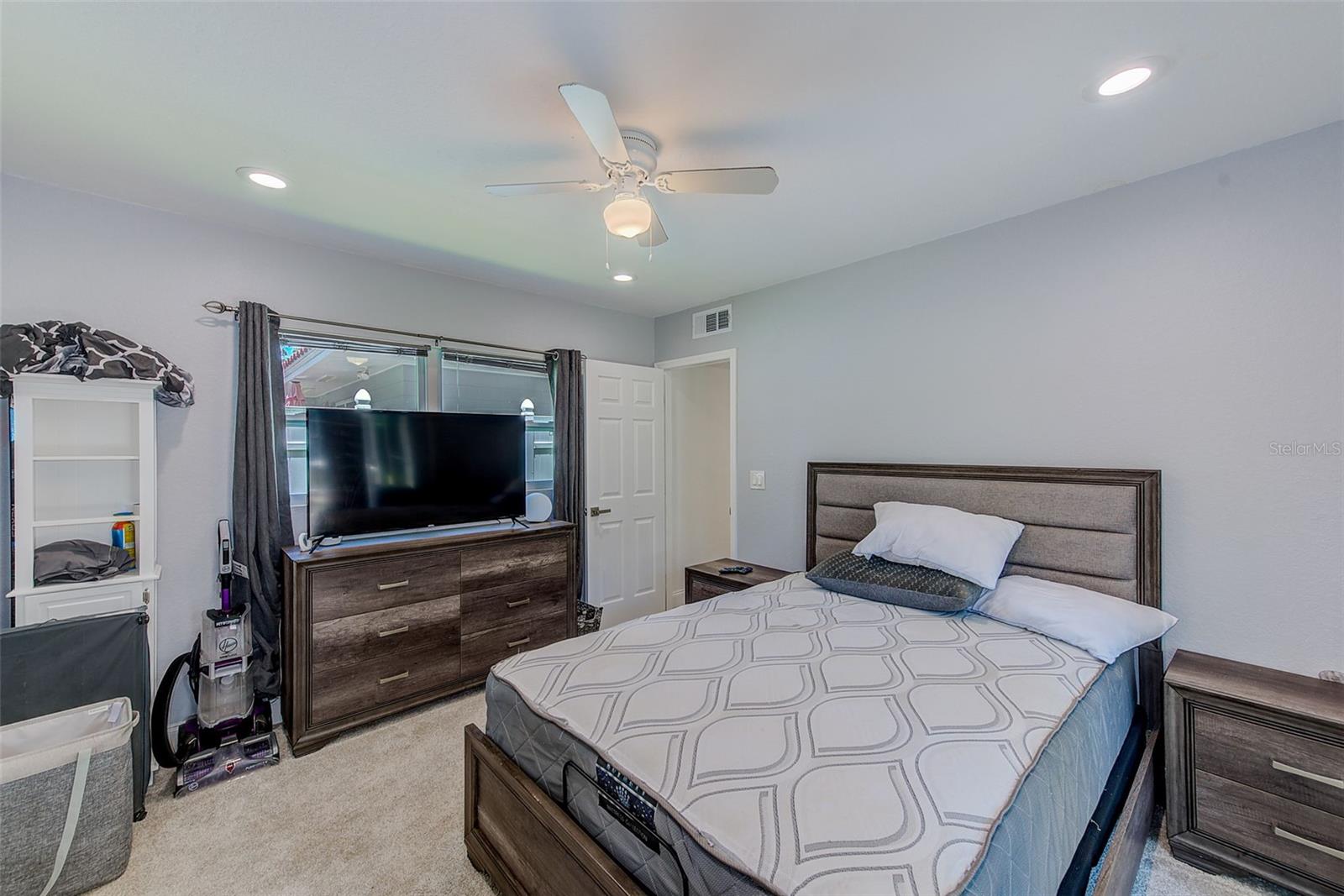 Image 29 of 41 For 9954 54th Avenue N