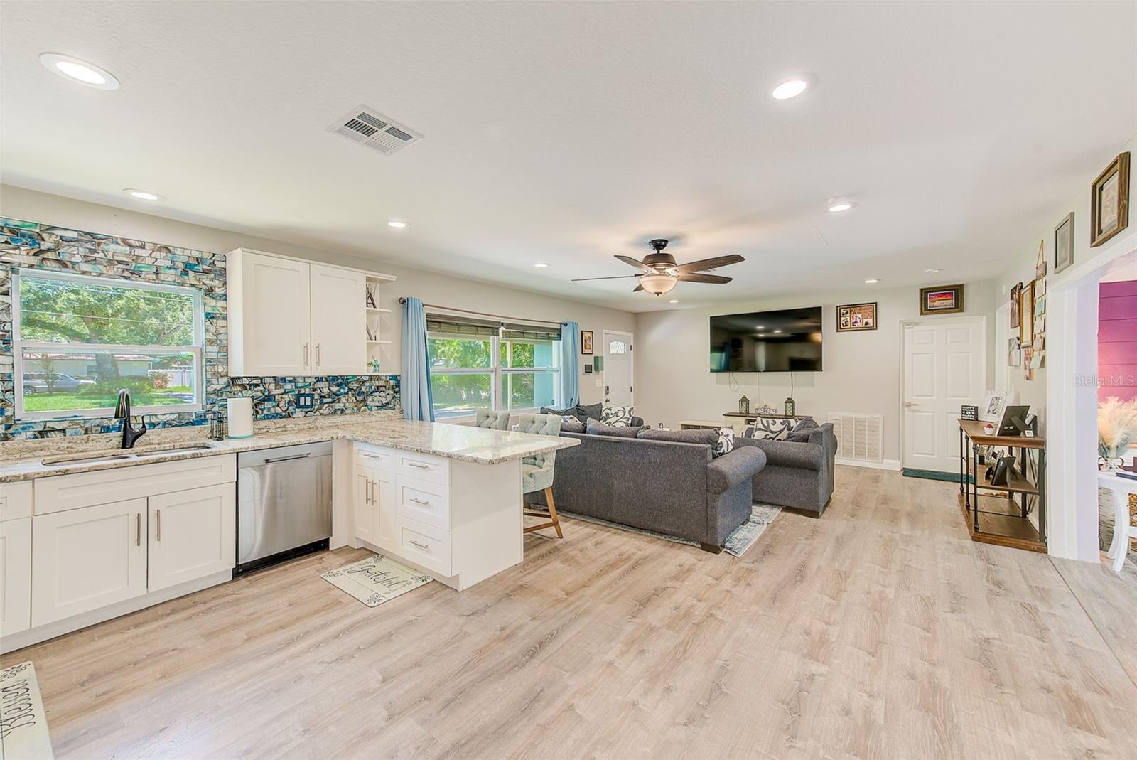 Image 6 of 41 For 9954 54th Avenue N