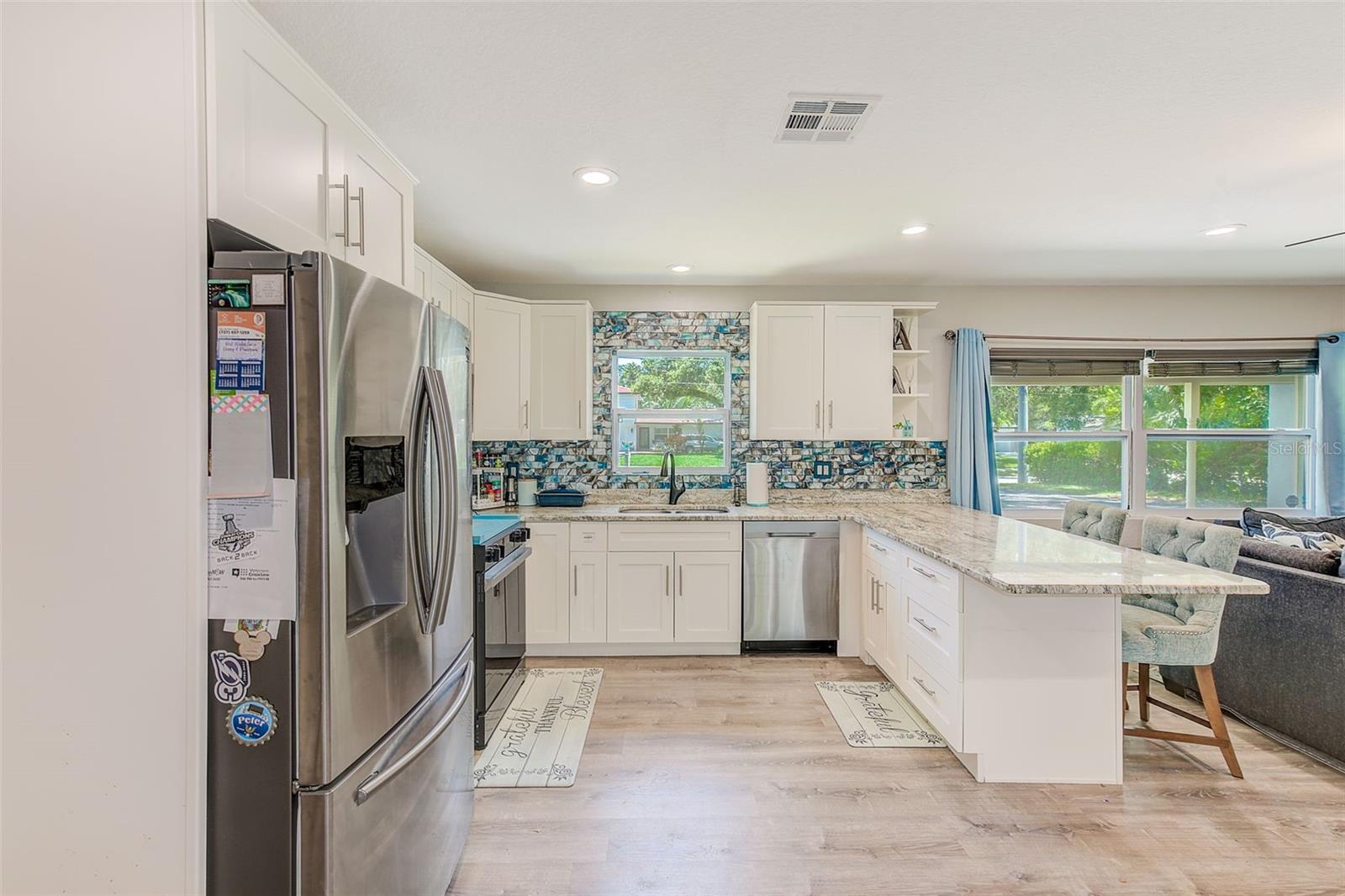 Image 7 of 41 For 9954 54th Avenue N