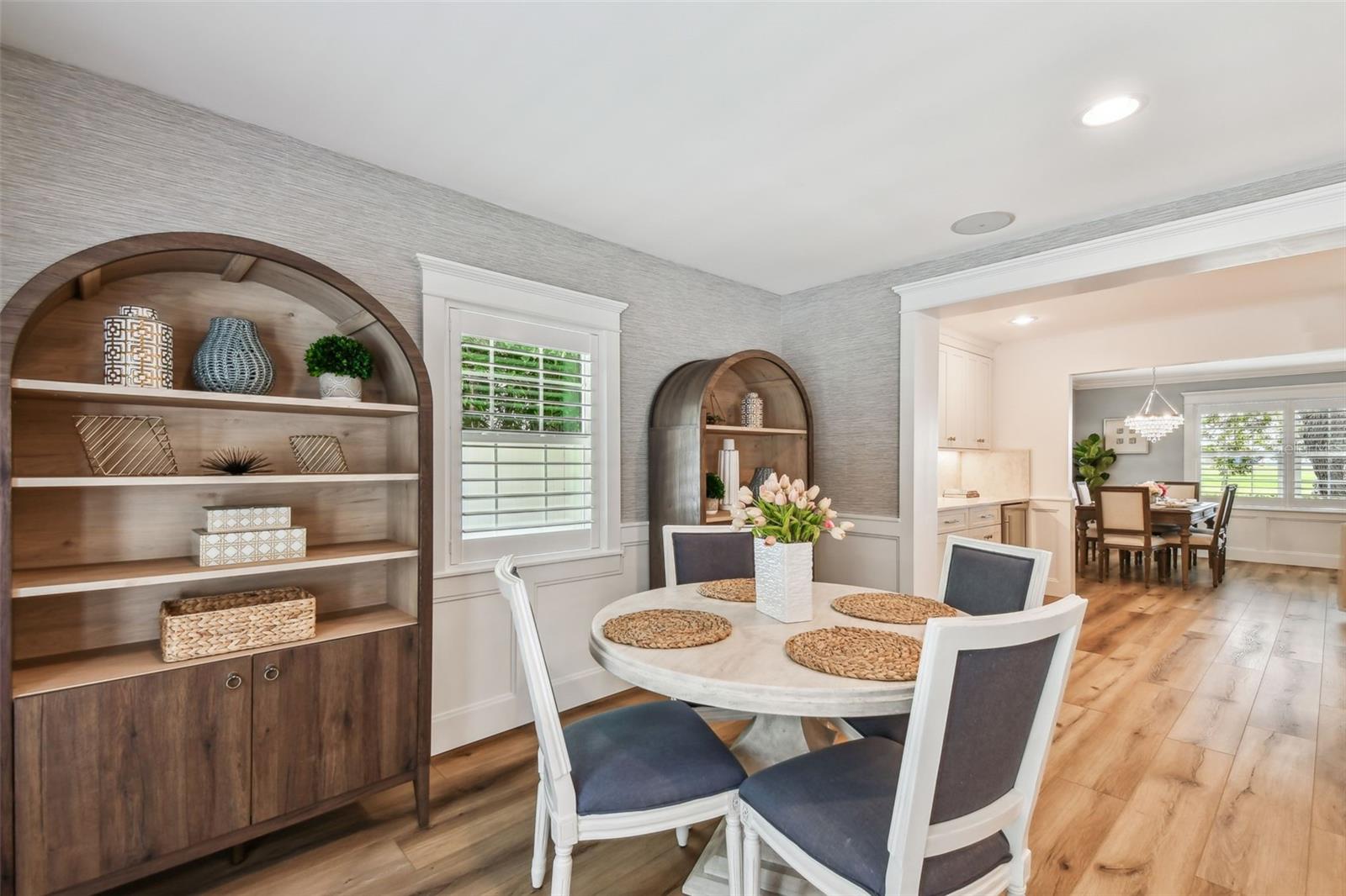 Image 11 of 49 For 818 Davis Boulevard