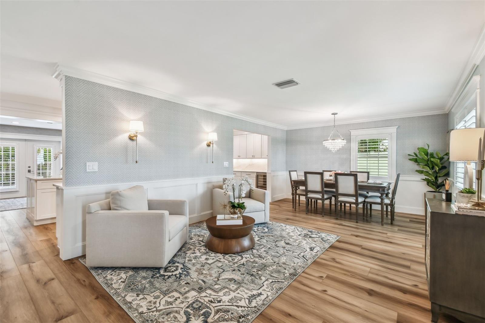 Image 16 of 49 For 818 Davis Boulevard