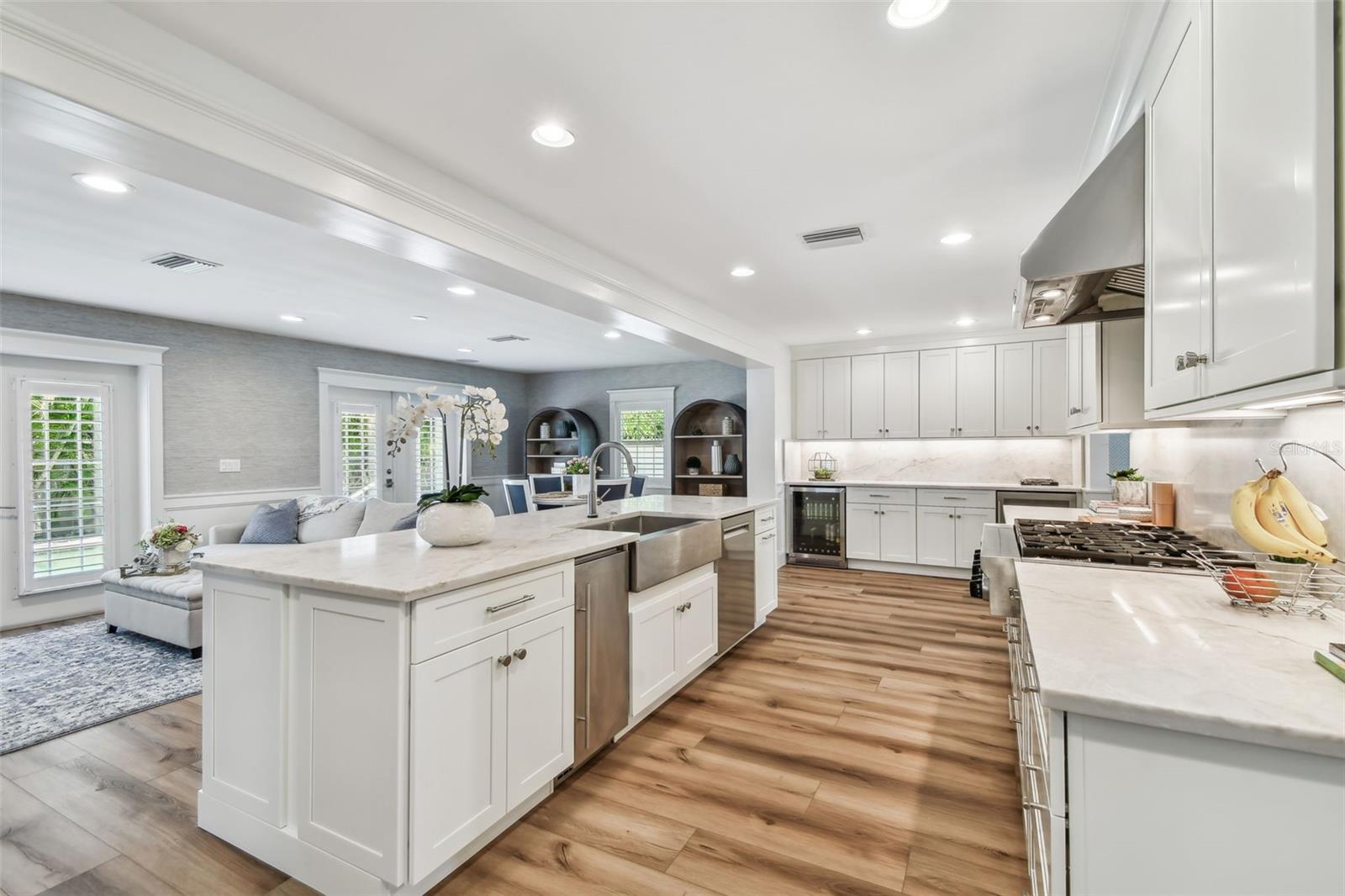 Image 3 of 49 For 818 Davis Boulevard