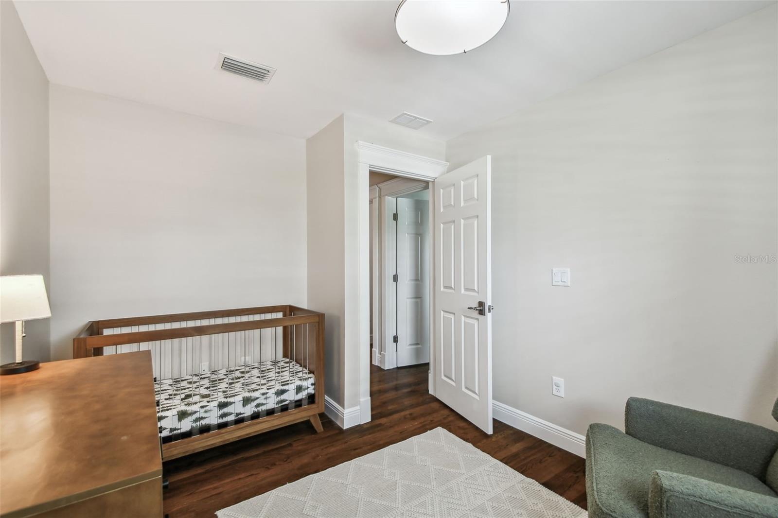 Image 34 of 49 For 818 Davis Boulevard