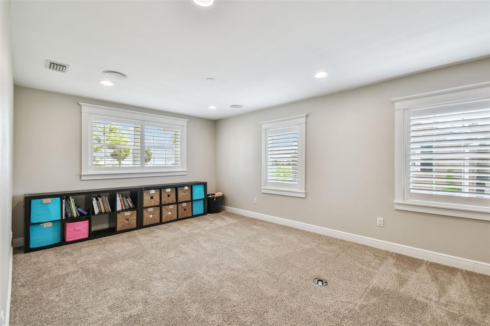 Image 41 of 49 For 818 Davis Boulevard