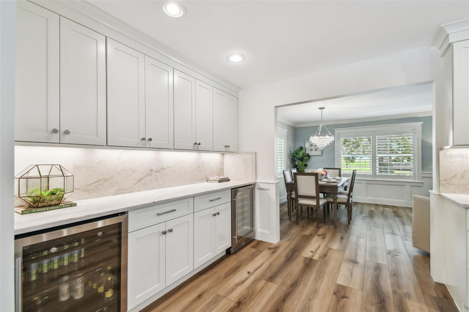 Image 9 of 49 For 818 Davis Boulevard