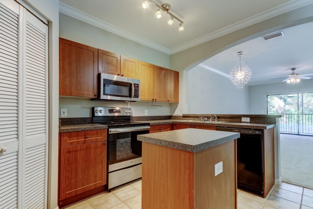 Image 17 of 32 For 2152 Portofino Place 29-029