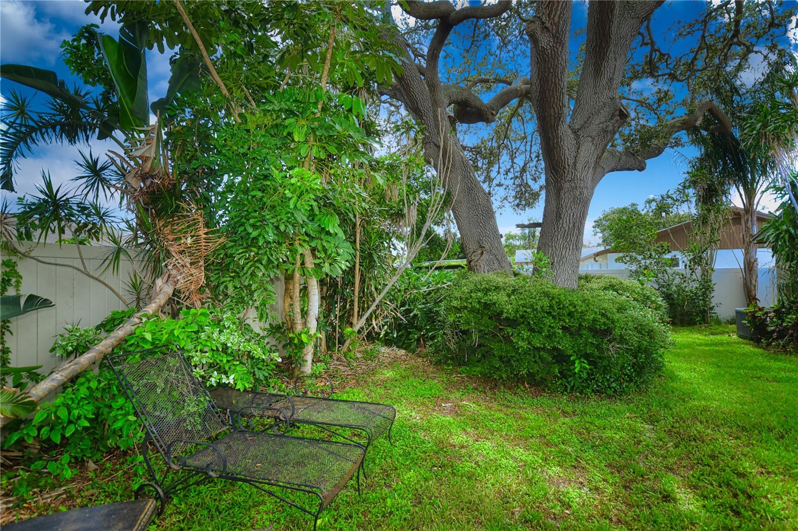 Image 19 of 23 For 11990 104th Avenue