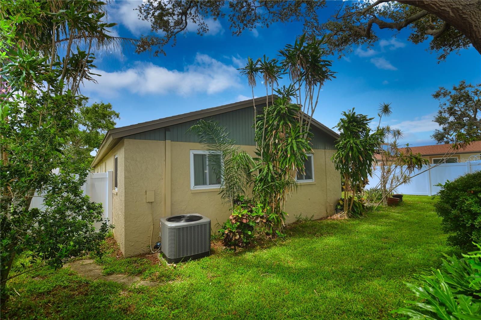 Image 20 of 23 For 11990 104th Avenue