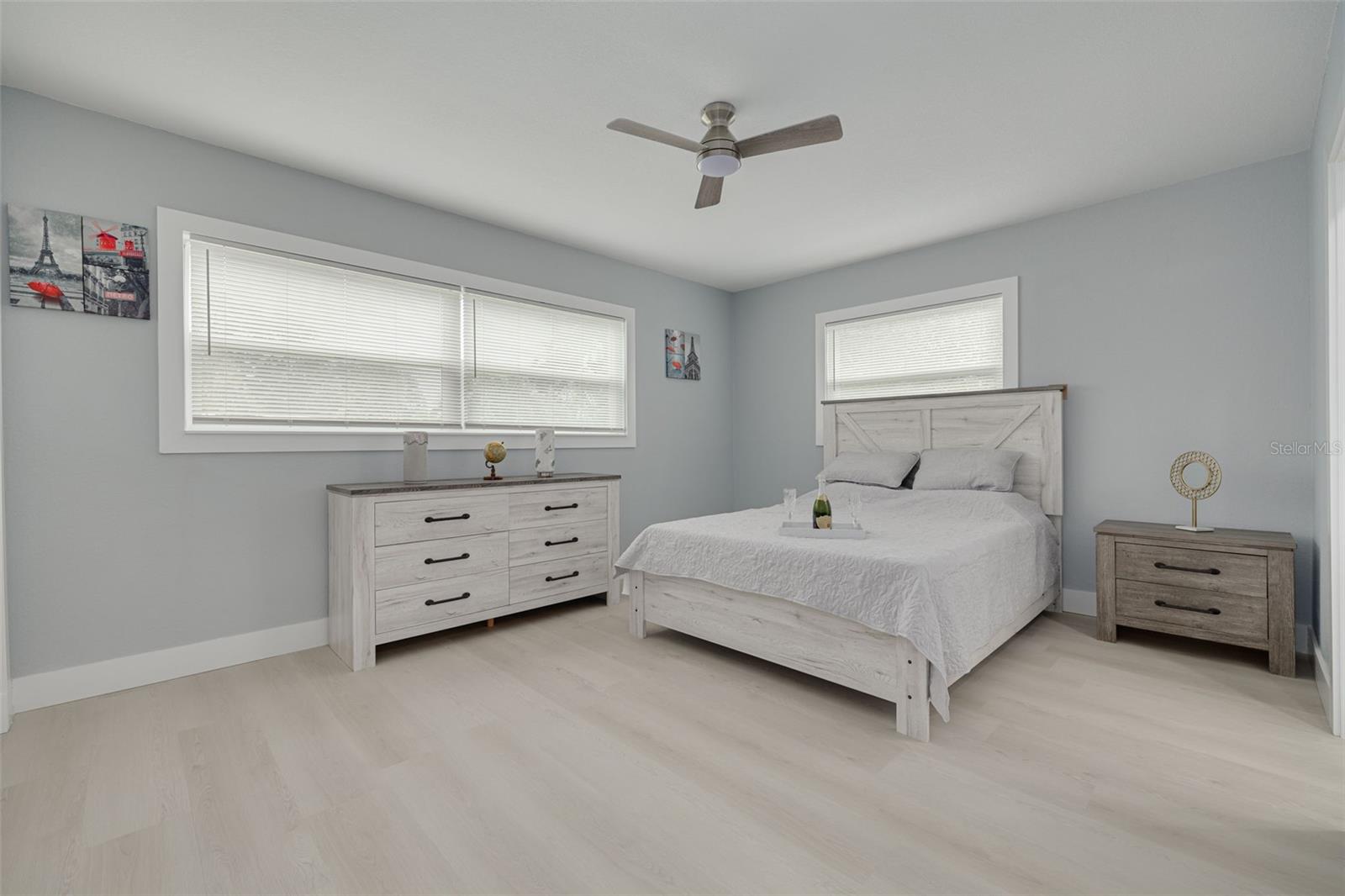 Image 14 of 33 For 912 Pineview Avenue