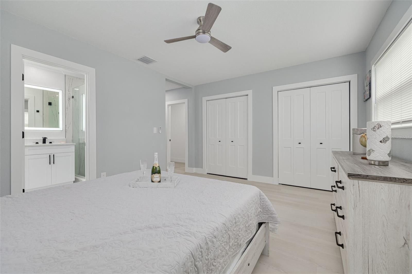 Image 15 of 33 For 912 Pineview Avenue