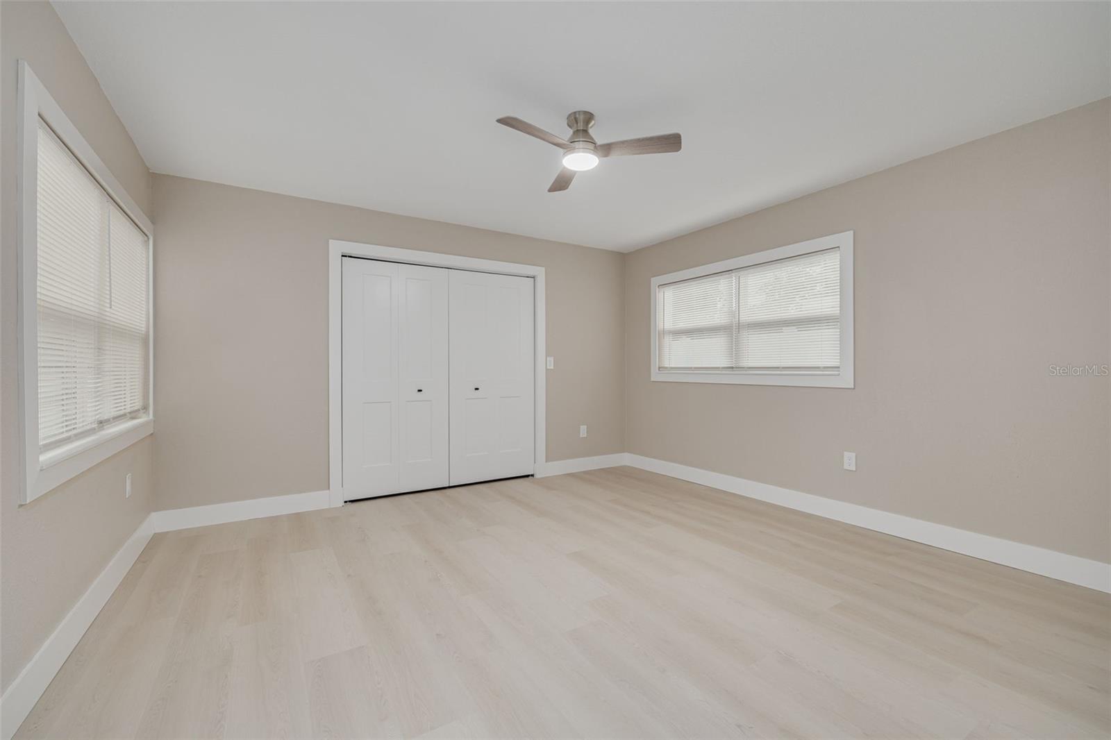 Image 19 of 33 For 912 Pineview Avenue